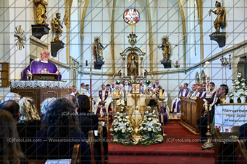 ALP6406_Hl-Requiem_Pfarrer Sinnhuber Roman | Hochzeitsfotograf mit dem Blick für´s Wesentliche, Firmung, Erstkommunion, Firmenfeiern, Sportfotoservice, Reproduktionen, Konzertfotografie, Pressefotografie, Luftbildfotografie, Innenarchitektur, Werbefotografie, Sponsoren-Livebildfotografie.