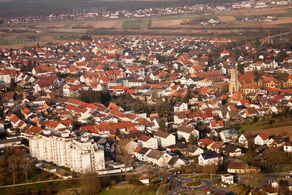 Luftbild: Ortsansicht der Straßen und Häuser der Wohngebiete in Brühl im Bundesland Baden-Württemberg in Deutschland. Foto: IMG_25302.jpg vom 23.03.2010 durch Werner Riehm/FLY-FOTO.de