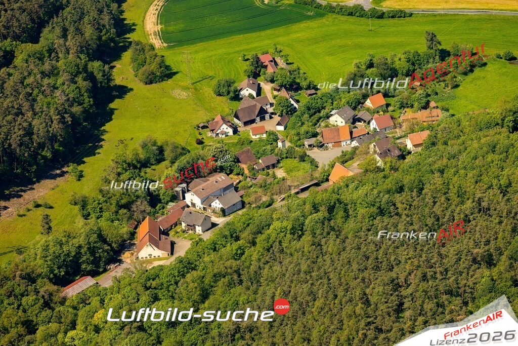 Das Luftbild zeigt : Neuschauerberg Emskirchen - Die Luftaufnahme wurde 2024 vom UL-Flugzeug aus erstellt ( keine Drohne ) - Hochauflösende Luftaufnahme - Für grossformatige Ausdrucke geeignet. Die Geschenkidee !Mit Lizenz und Bildrechte bestellbar
