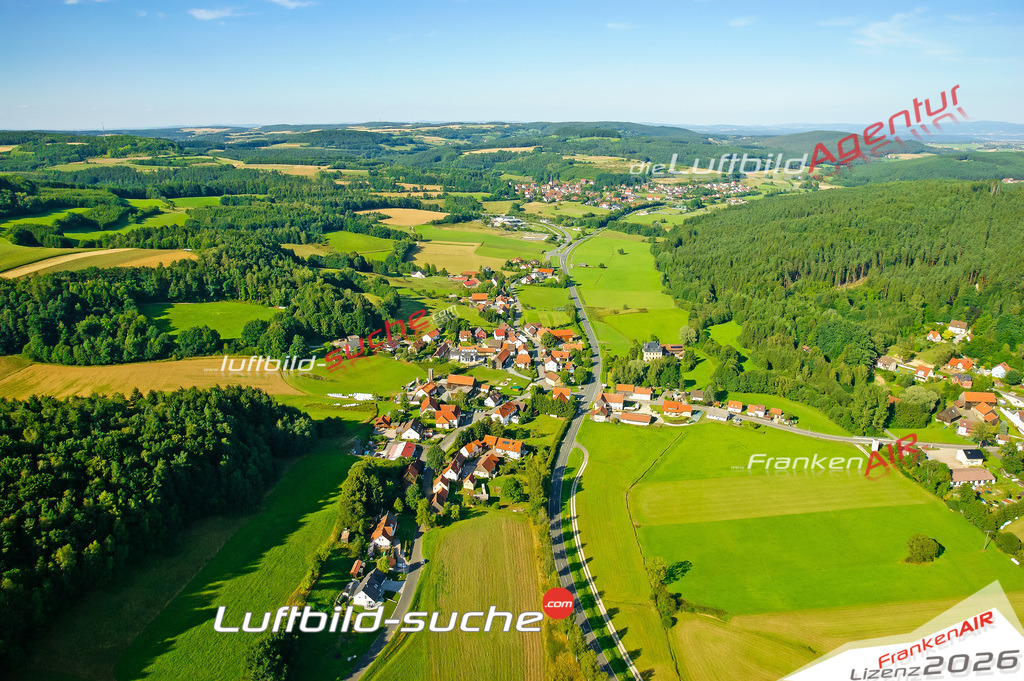 Die Luftaufnahme Truppach - Mistelgau wurde vom UL-Flugzeug (keine Drohne) aus fotografiert.Hohe Druck- Auflösung-die Geschenkidee!
