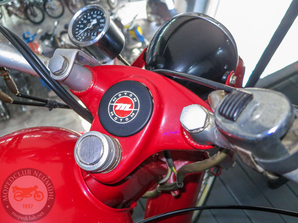 MopedmuseumNeumühl_151023_075 | Bildergalerie von Sport-Ereignissen aber auch von weiteren spannenden Dingen - nicht nur vom Niederrhein. In Anlehnung an den bekannten Spruch von Hanns Dieter Hüsch heißt das Motto: "Niederrhein ist überall".  - Realisiert mit Pictrs.com