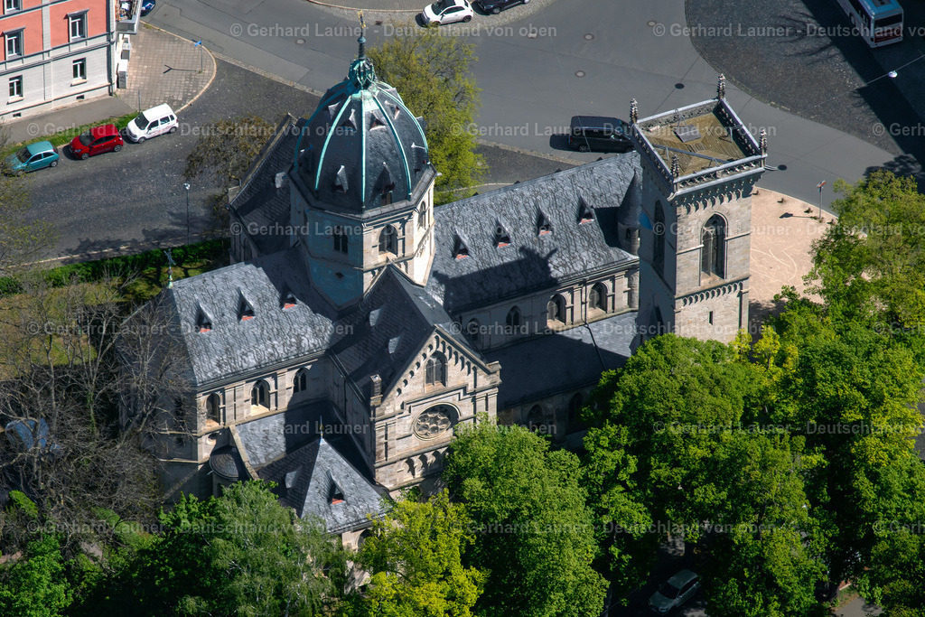 4026868 | WEIMAR 07.05.2020 Kirchengebäude " Herz-Jesu-Kirche " an der Abraham-Lincoln-Straße in Weimar im Bundesland Thüringen, Deutschland. Weiterführende Informationen bei: Katholisches Pfarramt Herz Jesu Weimar. // Church building " Herz-Jesu-Kirche " on the an der Abraham-Lincoln-Strasse in Weimar in the state Thuringia, Germany. Further information at: Katholisches Pfarramt Herz Jesu Weimar. Foto: Gerhard Launer