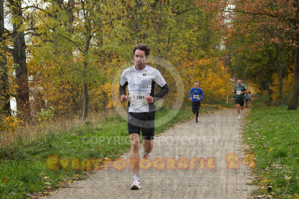 221127_1036_EV4_1743 | Sportfotografie im Rhein-Sieg Kreis, Köln, Bonn, NRW, Rheinland Pfalz, Hessen, etc. Unser Tätigkeitsfeld umfasst den Laufsport vom Volkslauf über den Marathon, Duathlon, Triathon bis zum Ultralauf wie Kölnpfad Ultra oder Schindertrail.