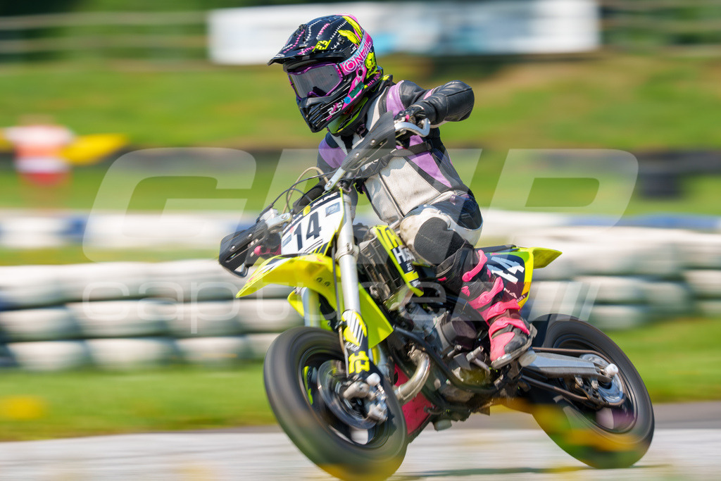 G-Cup + Supermoto Staatsmeisterschaft + Hungarian Supermoto Championship | GRIPcapture steht für authentische Sportfotografie in Österreich – für Momente, die mehr sind als Geschwindigkeit oder Ergebnis. Es geht um Emotion, Spannung, Fokus und den Augenblick, der oft nur einen Wimpernschlag dauert.Ob Motorsport, Teamsport oder 