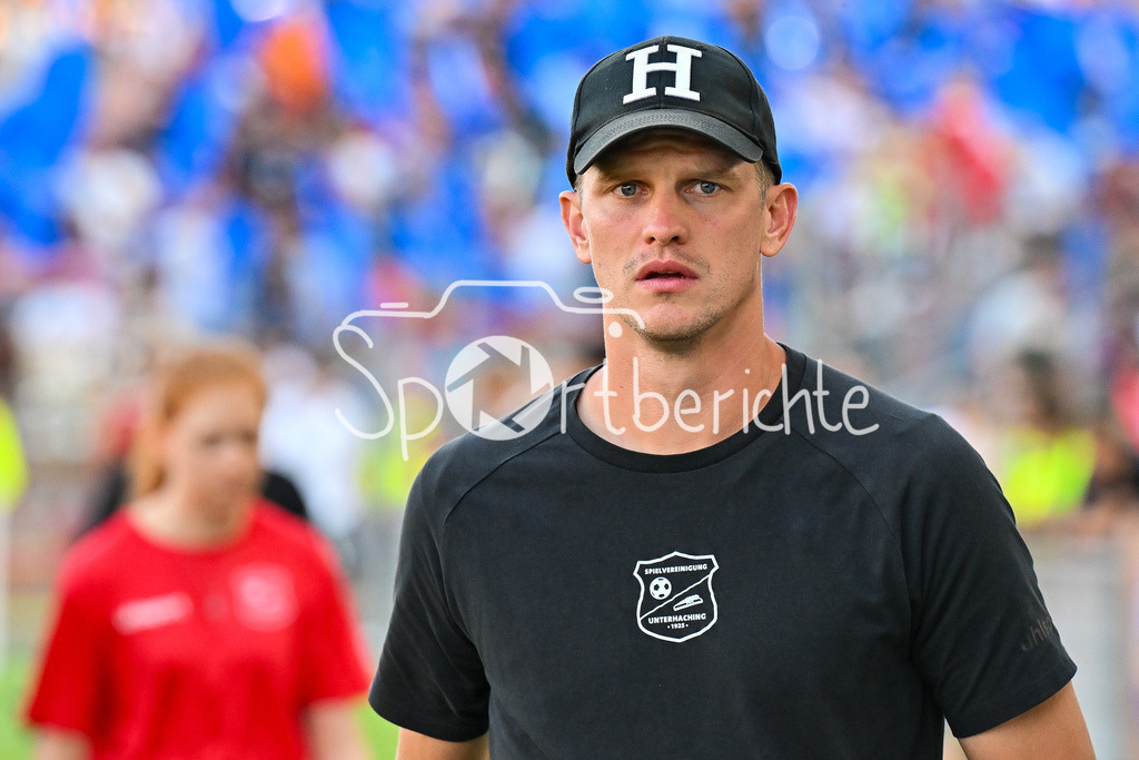 SpVgg Unterhaching - FC Bayern Amateure | im Bild Sven BENDER Trainer SpVgg Unterhaching vor der Partie / Einzelfoto / Freisteller / Regionalliga Bayern: SpVgg Unterhaching - FC Bayern München II; Uhlsport Park am 15.08.2025