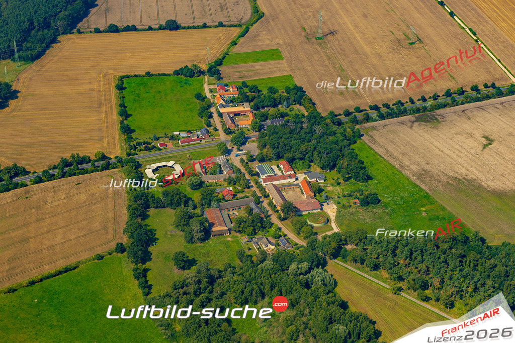 Klassische Luftaufnahme ohne Drohne zeigt:ZIEGENHAGEN bei Rochau - Die Luftbildaufnahme wurde 2025 vom UL-Flugzeug heraus erstellt ( keine Drohnenaufnahme ) - Hochauflösende Luftaufnahme -Nicht vergleichbar mit Google Maps oder Satelittenbilder- Die Geschenkidee !Mit Lizenz und Bildrechte bestellbar