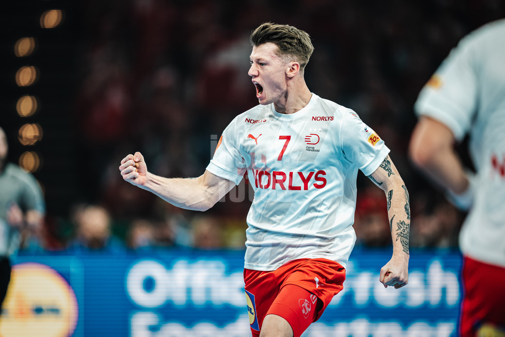 Handball | Herren | EHF EURO 2024 | European Championshop Men 2024 Final Tournament | Norwegen vs. Dänemark | 21.01.2024 | Emil Jakobsen (#7, Dänemark, DEN) jubelt