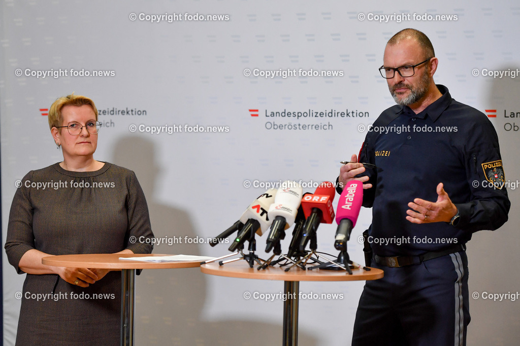Landespolizeidirektion Oberoesterreich_ Pressekonferenz Festnahme Mordversuch Linz-Kleinmuenchen_ 09.01.2023-4 | 09.01.2023, Landespolizeidirektion Oberoesterreich, AUT, Pressekonferenz Festnahme Mordversuch Linz-Kleinmuenchen, im Bild Ulrike Breiteneder (Staatsanwaltschaft Linz), Andreas Pilsl (Landespolizeidirektor Ooe)