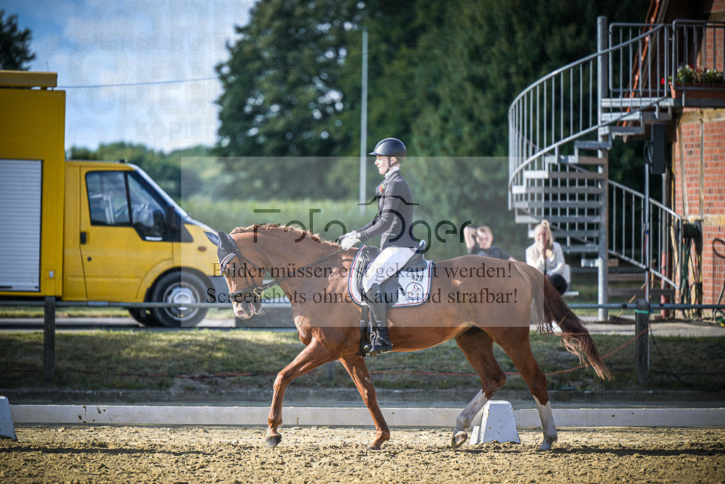 DOS_0977 | Entdecke hochwertige Reitturnierfotos von Foto Oger. Professionell, emotional und authentisch – jetzt Lieblingsmomente im Shop bestellen.Deutschlandweite Turnierfotografie. - Realisiert mit Pictrs.com