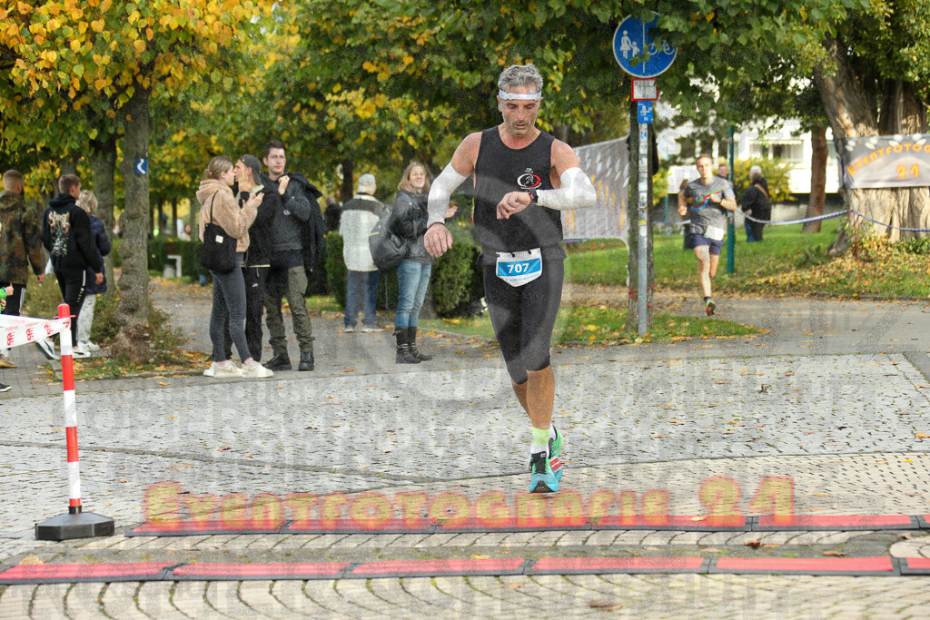 241020_1002_EX1_7494 | Sportfotografie im Rhein-Sieg Kreis, Köln, Bonn, NRW, Rheinland Pfalz, Hessen, etc. Unser Tätigkeitsfeld umfasst den Laufsport vom Volkslauf über den Marathon, Duathlon, Triathon bis zum Ultralauf wie Kölnpfad Ultra oder Schindertrail.