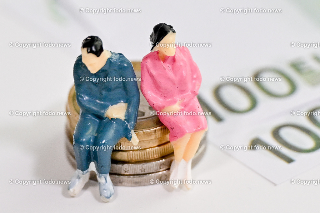 Pension_ 20.01.2025-6 | 20.01.2025, Linz, AUT, Themenbild, im Bild Pension, Pensionisten, Senioren, teuer, Ruhestand, Budget, Geld, Euro, Muenzen, Geldscheine, Kuerzung, Haushaltskosten, Kostenexplosion, Nebenkosten, Pensionsreform, Rente, Pensionssystem, Pensionskonto