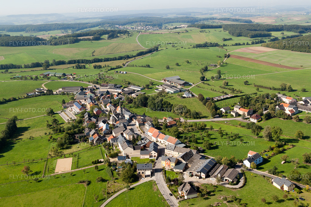 Aerial view: View of the town in Herborn in the state Greiwemaacher, Luxembourg. – Photo: IMG_33661.jpg taken on 09/11/2010 by Werner Riehm/FLY-FOTO.com – Resolution of the original: 4752 x 3168 px