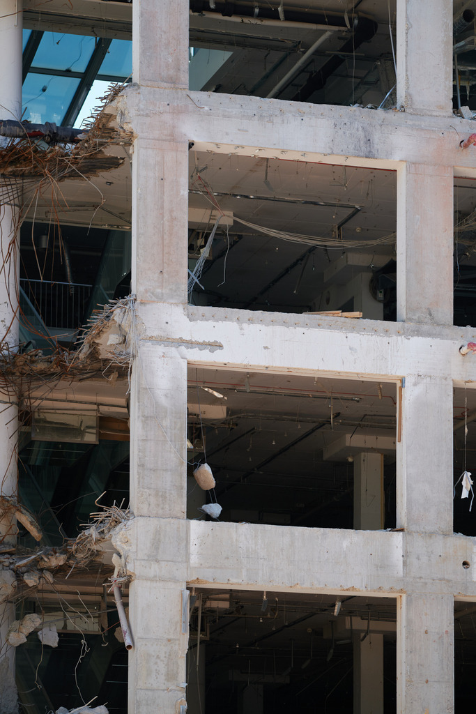 Signa Bauprojekt (Warenhaus-Konzept) in der Mariahilfer Straße | Wien, Austria - August 10, 2021: Details vom Signa Bauprojekt (Warenhaus-Konzept) in der Mariahilfer Straße 10–18. - Realisiert mit Pictrs.com