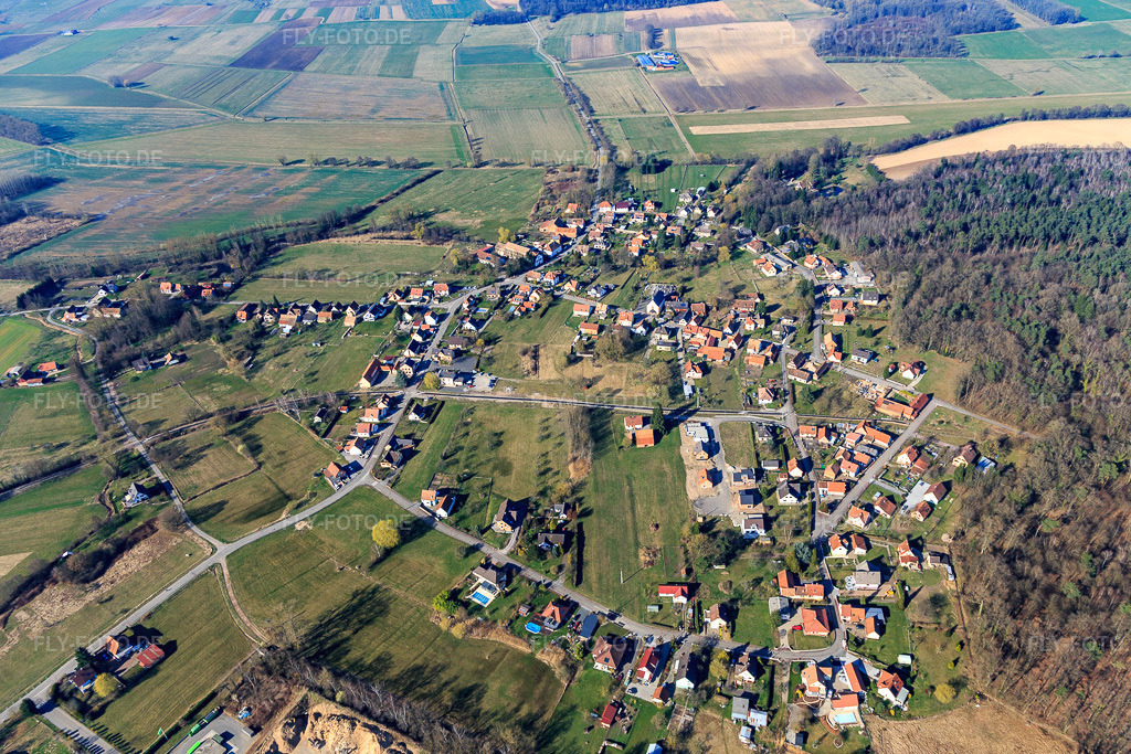 Luftbild: Ortsansicht von Süden in Biblisheim im Bundesland Bas-Rhin in Frankreich. – Foto: IMG_097466.jpg vom 16.03.2017 durch Werner Riehm/FLY-FOTO.de – Auflösung des Originals: 5179 x 3453 px