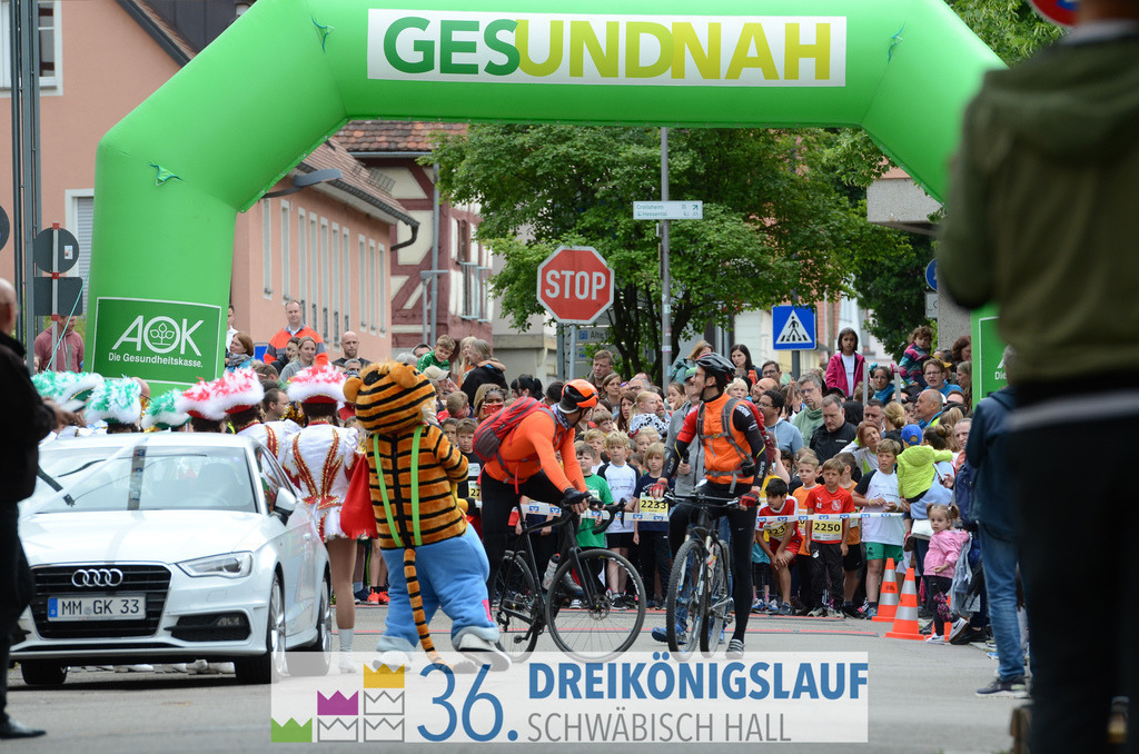 AOK Junior Cup 400m | 3Königslauf 2022 AOK Junior Cup 400m - Realisiert mit Pictrs.com