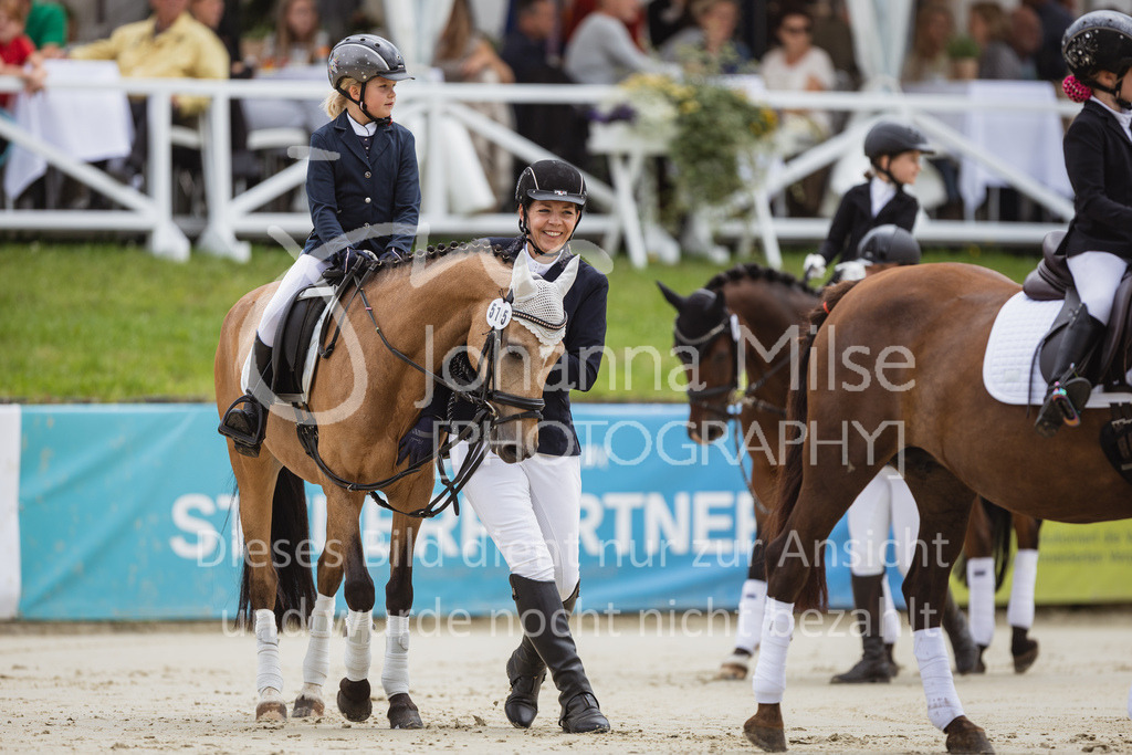 230730_BHO_Fuehrzuegel-WB-119 | Deine schönsten Turniermomente als professionelle Fotos! Entdecke hochwertige Pferdesport-Fotografie im Online-Shop. Jetzt Fotos finden & bestellen!