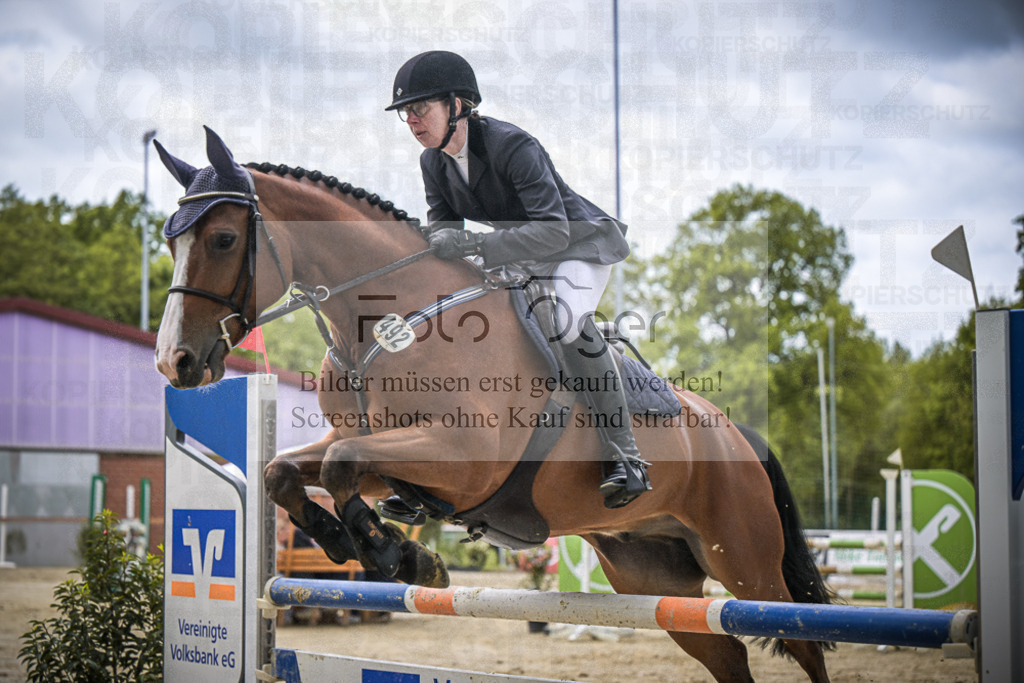 DOS_7206 | Entdecke hochwertige Reitturnierfotos von Foto Oger. Professionell, emotional und authentisch – jetzt Lieblingsmomente im Shop bestellen.Deutschlandweite Turnierfotografie. - Realisiert mit Pictrs.com