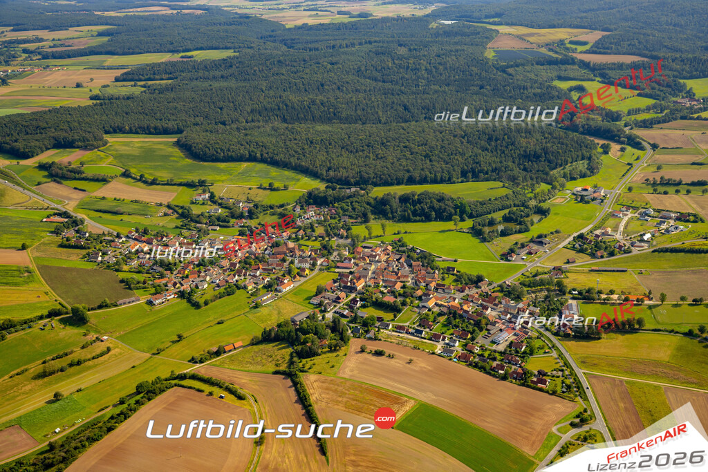 Das Luftbild zeigt :  Ermershausen - Die Luftaufnahme wurde 2024 vom UL-Flugzeug aus erstellt ( keine Drohne ) - Hochauflösende Luftaufnahme - Für grossformatige Ausdrucke geeignet. Die Geschenkidee !Mit Lizenz und Bildrechte bestellbar
