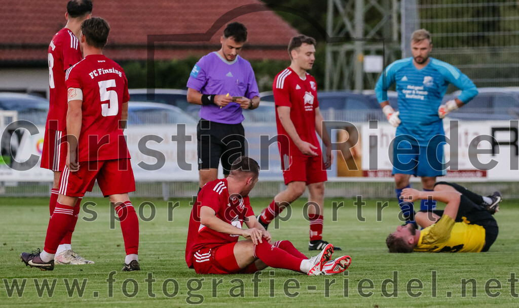 2023-09-07_060_FC_Finsing_gegen_FC_Moosinning_II | Finsing, Deutschland, 07.09.2023:
Fußball, Kreisliga 2023 / 2024, 8. Spieltag, FC Finsing gegen FC Moosinning II, Endergebnis: 3:0

Leonhard Hölzl (FC Finsing, #5), Andre Huber (FC Finsing, #9), Patrick Forchhammer (FC Finsing, #13)

Foto: Christian Riedel / fotografie-riedel.net