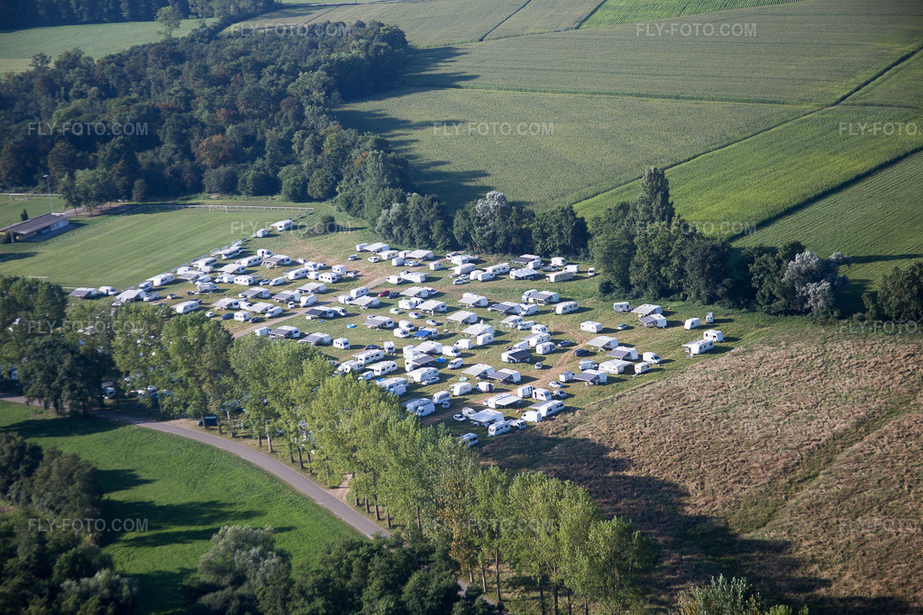 Aerial view: View of the town in Sermersheim in the state Bas-Rhin, France.Photo: IMG_093244.jpg taken on 08/16/2016 by Werner Riehm/FLY-FOTO.comResolution of the original: 5472 x 3648 px
