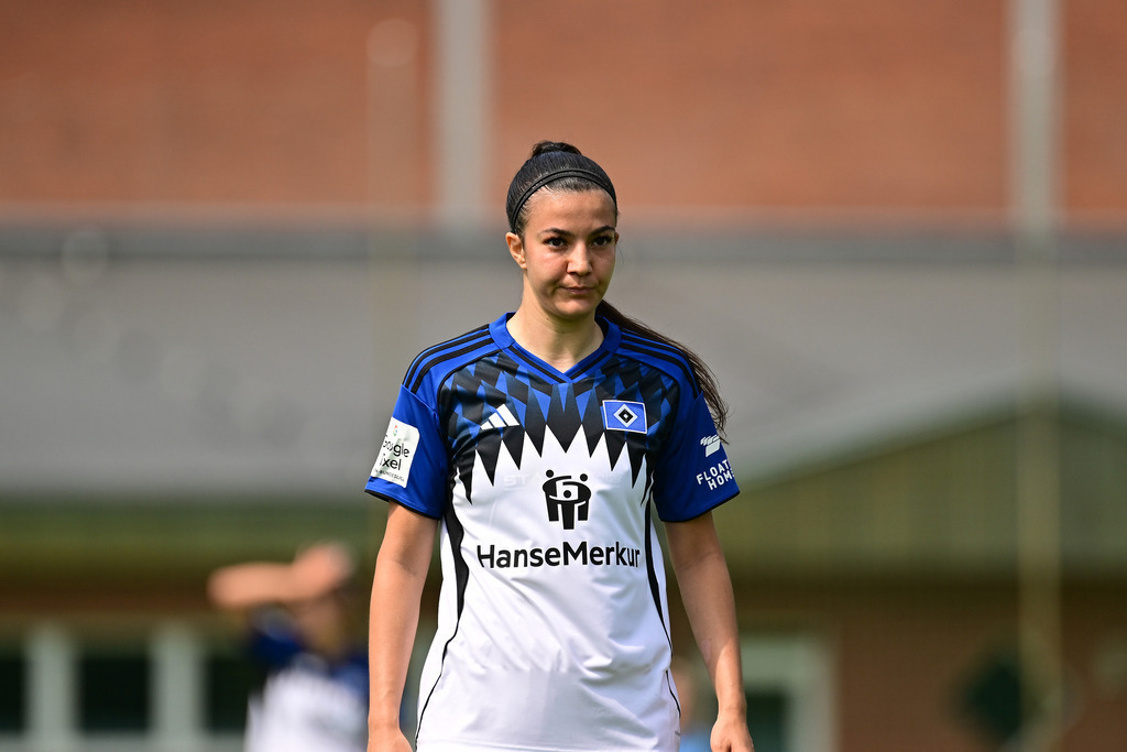Fußball I Frauen I Saison 2025-2026 I Testspiel I Hamburger SV - Holstein Kiel | Nahaufnahme, Einzelfoto, Freisteller, Portrait, Porträt, Einzelbild, Einzelfoto, Körper: Vildan Kardesler (7, Hamburger SV) - Realisiert mit Pictrs.com