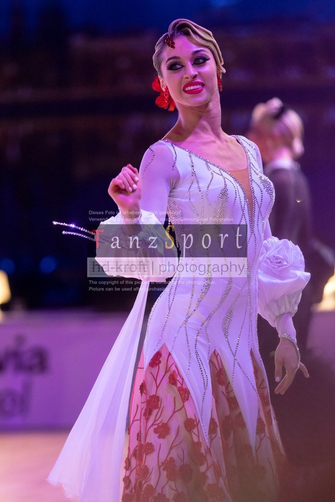 20241215_WDSF_Int_Open_Std-Riga-9804 | Tanzsportbilder, Standardtanz, Lateintanz, WDSF, DTV, LTVB, dancecomp, goc, hessen tanzt, blaues band der spree, walzer, tango, wiener walzer, slowfox, quickstepp, samba, rumba, cha-cha-cha, paso doble. jive, hd-kroft photography, turniertanzsport