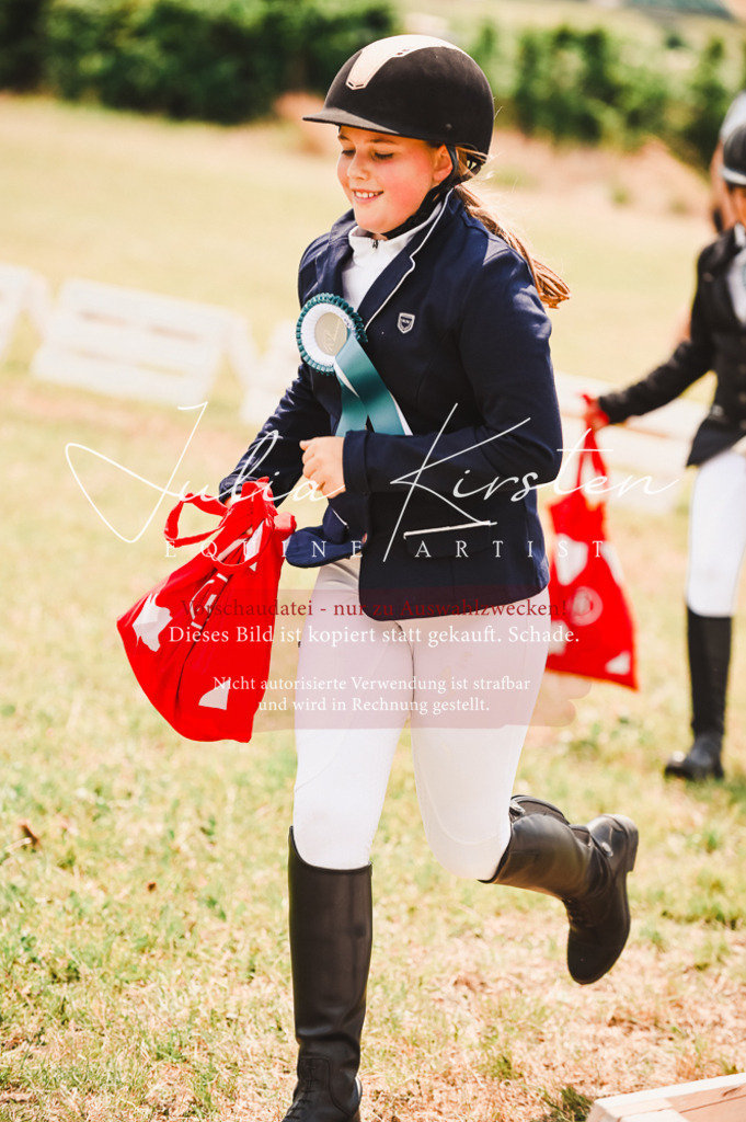 DSC_6428 | Pferde- und Turnierfotografie in Westsachsen. Pferdeportraits, Auftragszeichnungen und intuitive Kunst.