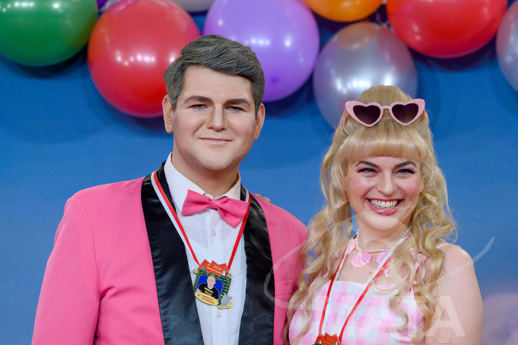 _DWA1781 | Politikerin Katharina Schulze (Grüne) mit ihrem Stellvertreter Johannes Becher (links) bei der TV-Sendung Fastnacht in Franken 2024. Veitshöchheim, 02.02.2024 Bayern Deutschland - Realisiert mit Pictrs.com