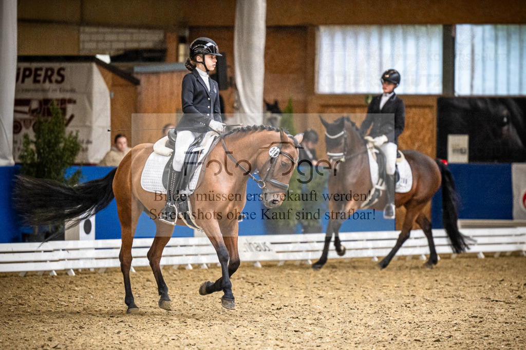 DOS_4499 | Entdecke hochwertige Reitturnierfotos von Foto Oger. Professionell, emotional und authentisch – jetzt Lieblingsmomente im Shop bestellen.Deutschlandweite Turnierfotografie. - Realisiert mit Pictrs.com