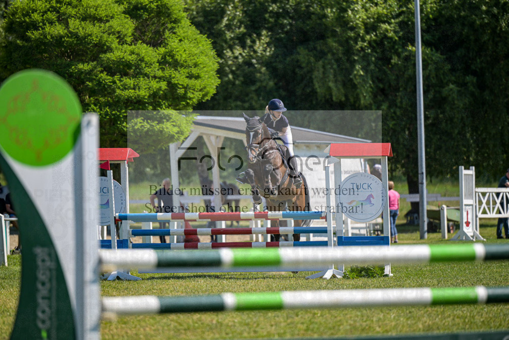 Reitturnier Voxtrup | Entdecke hochwertige Reitturnierfotos von Foto Oger. Professionell, emotional und authentisch – jetzt Lieblingsmomente im Shop bestellen.Deutschlandweite Turnierfotografie. - Realisiert mit Pictrs.com