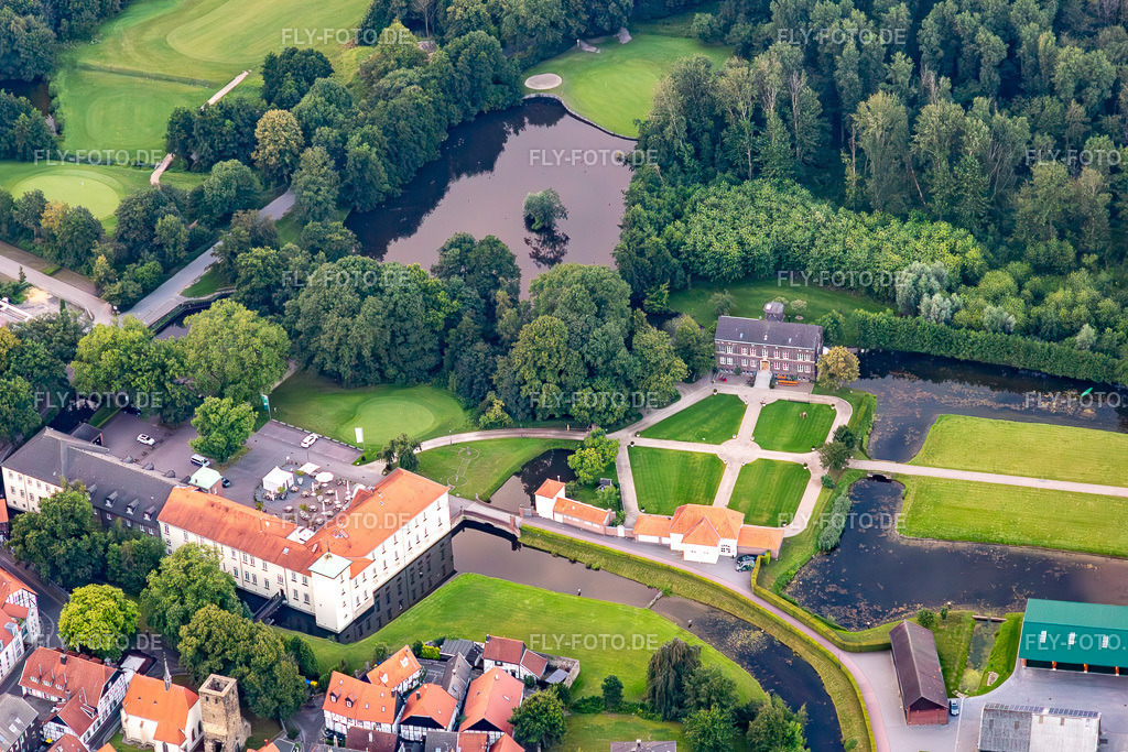 Golfclub Schloss Westerholt e.V | Luftbild: Golfclub Schloss Westerholt e.V im Ortsteil Westerholt in Herten im Bundesland Nordrhein-Westfalen in Deutschland. Foto: IMG_008322.jpg vom 19.07.2020 durch Werner Riehm/FLY-FOTO.de - Realisiert mit Pictrs.com