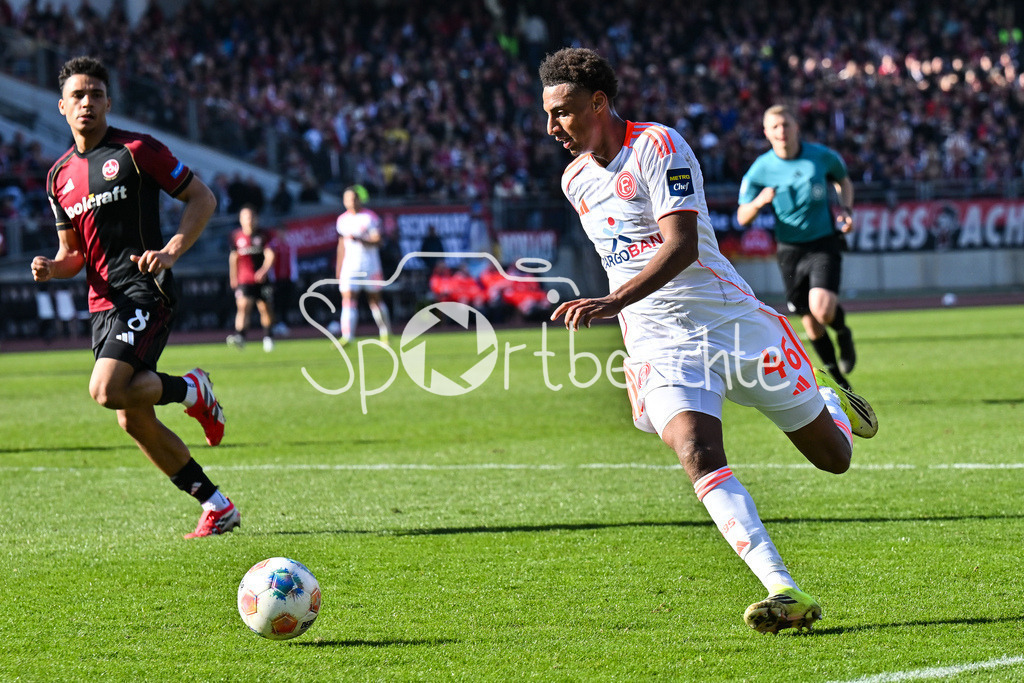 1. FC Nürnberg - Fortuna Düsseldorf | NUREMBERG, GERMANY - 07. MARCH:  im Duell Henri KOUDOSSOU (1. FC Nuremberg 8) und Sima SUSO (Fortuna Düsseldorf 46) während dem Match zwischen dem 1. FC Nürnberg und Fortuna Düsseldorf am 25. Spieltag der 2. Bundesliga im Max Morlock Stadion / DFL REGULATIONS PROHIBIT ANY USE OF PHOTOGRAPHS AS IMAGE SEQUENCES AND/OR QUASI-VIDEO