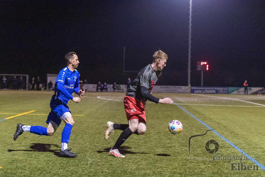FC Rastede-FC Hude | Herren Bezirksliga; FC Rastede (blau)-FC Hude (grau) am 27.03.2024; in Rastede (Sportanlage Köttersweg), Photo: Philip Eiben 2024 - Realisiert mit Pictrs.com