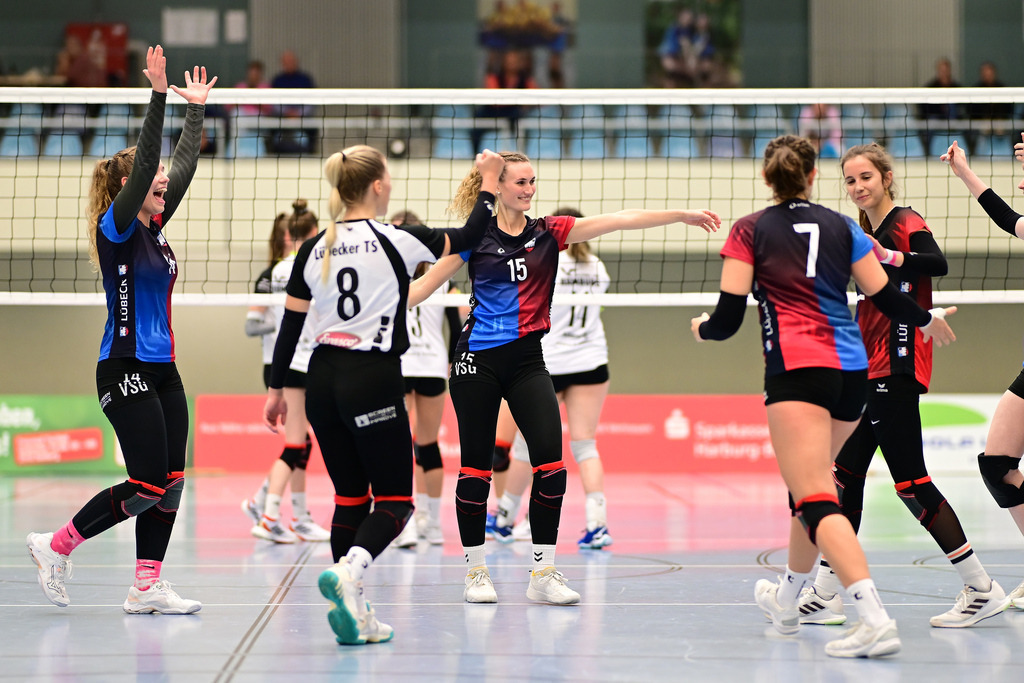 Volleyball I Frauen I Saison 2024-2025 I Regionalliga Nord I VT Hamburg - VSG Lübeck | Der Sportfotograf. - Realisiert mit Pictrs.com
