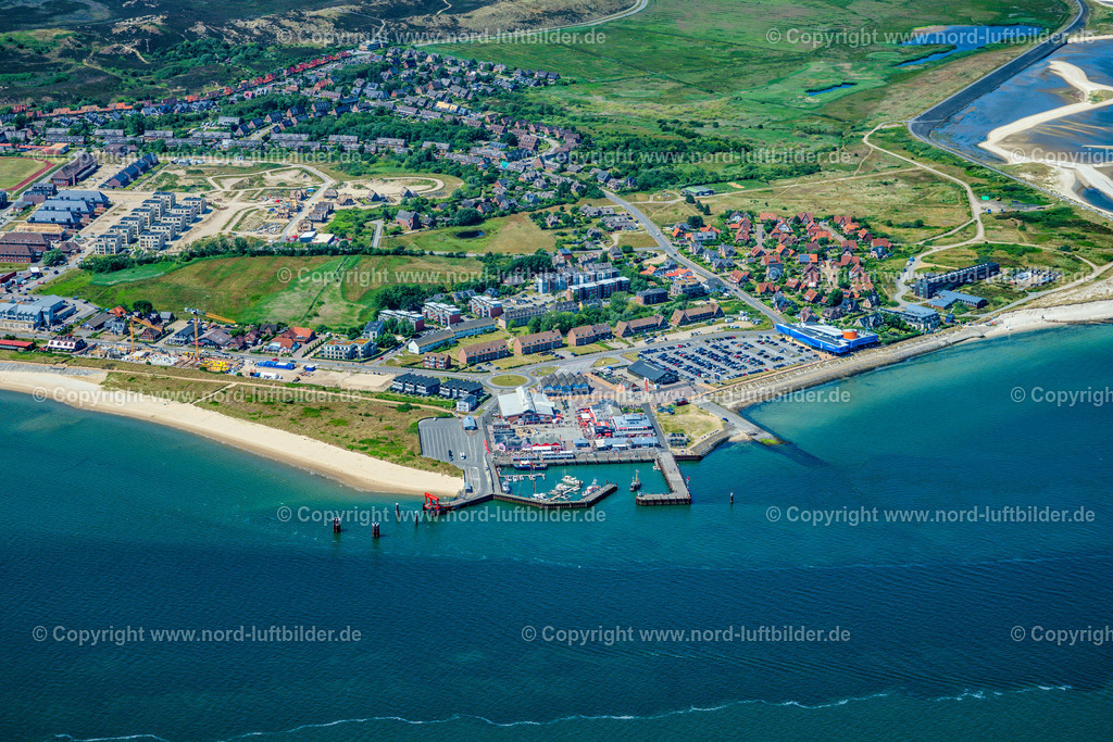 Sylt_List_Hafen_ELS_6027210625 | LIST 21.06.2025 Hafenanlagen am Ufer des Hafenbeckens in List auf der Insel Sylt im Bundesland Schleswig-Holstein, Deutschland. // Port facilities on the shores of the harbor of in List on Island Sylt in the state Schleswig-Holstein, Germany. Foto: Martin Elsen