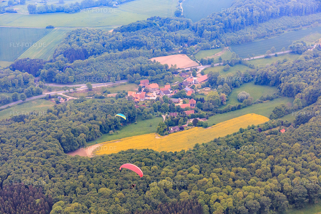 Luftbild: Dorfansicht aus Nordosten im Ortsteil Schmedissen in Horn-Bad im Bundesland Nordrhein-Westfalen in Deutschland. Foto: IMG_079304.jpg vom 23.05.2015 durch Werner Riehm/FLY-FOTO.de