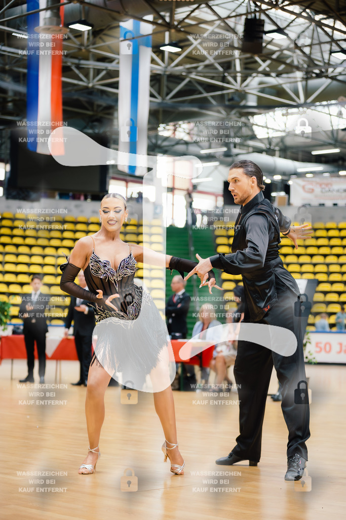Hessen Tanzt WDSF International Open Latin 11th (43) Justin Lauer _ Rita Schumichin (TSC Saltatio Neustadt im TV 1860 Mußbach)-2025-05-18-4251 | Webshop for digital downloads and prints of dance sport, event & show photographer Julian Link - Realisiert mit Pictrs.com