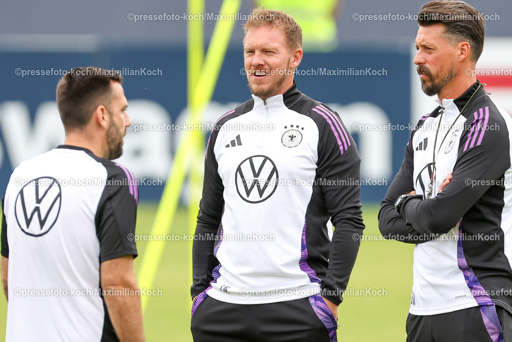 DFB08092402053 | 08.09.2024, Düsseldorf, Fußball, öffentliches Training der DFB Nationalmannschaft Deutschland,  Paul-Janes-Stadion: Trainer Julian Nagelsmann (GER Bundestrainer) Mads Buttgereit (GER Assistenztrainer (Standards)) und Sandro Wagner (GER Assistenztrainer)DFB regulations prohibit any use of photographs as image sequences and or quasi-video.