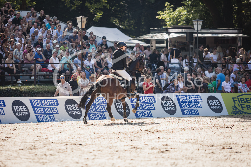 230910_OWLCh_GroßerPreis-662 | Deine schönsten Turniermomente als professionelle Fotos! Entdecke hochwertige Pferdesport-Fotografie im Online-Shop. Jetzt Fotos finden & bestellen!