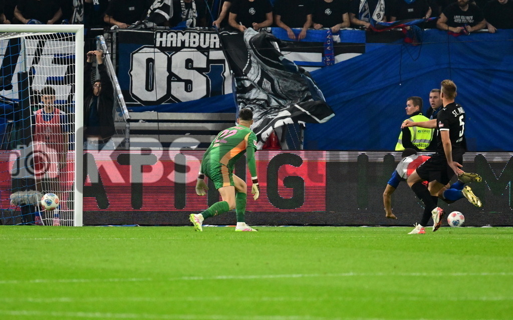 KBS Picture_HSV-FCStPauli_032 | v.l. Vasilj Nikola (St.Pauli) , Koenigsdoerffer Ransford-Yeboah (HSV) macht das 1:1 wird aber aberkannt , Wahl Hauke (St.Pauli) ,Sportplatz :  Volksparkstadion,Hamburger Derby, - Realisiert mit Pictrs.com