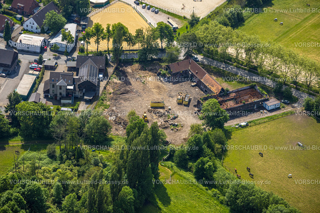 Dortmund240506958Somborn | Luftbild vom Hof Schulte Somborn, Brandruine eines Bauernhofs in Dortmund Somborn, Ziegelhäuser, verkohlte Dachsparren, eingestürte Dächer, Wiederaufbau eines Guthofs, Somborn, Dortmund, Ruhrgebiet, Nordrhein-Westfalen, Deutschland
