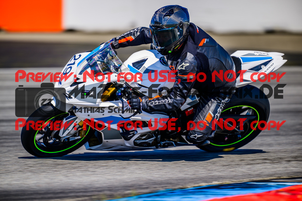 MaZZes_FotoMatrix_240520_6021986_0470 | WEISS