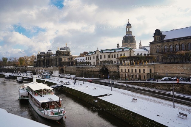 Königsufer Kopie | Fotografie Photography Dresden Photoshooting  Fotoshooting Fotografin Dresdencity Bilder  Foto Dresdenvideos Kalender Postkarten Bilderdownload Portrait Hochzeitsfotografie Familienfotos Bewerbungsbilder Studiofotografie Fotograf Dresdenbilder Business - Realisiert mit Pictrs.com