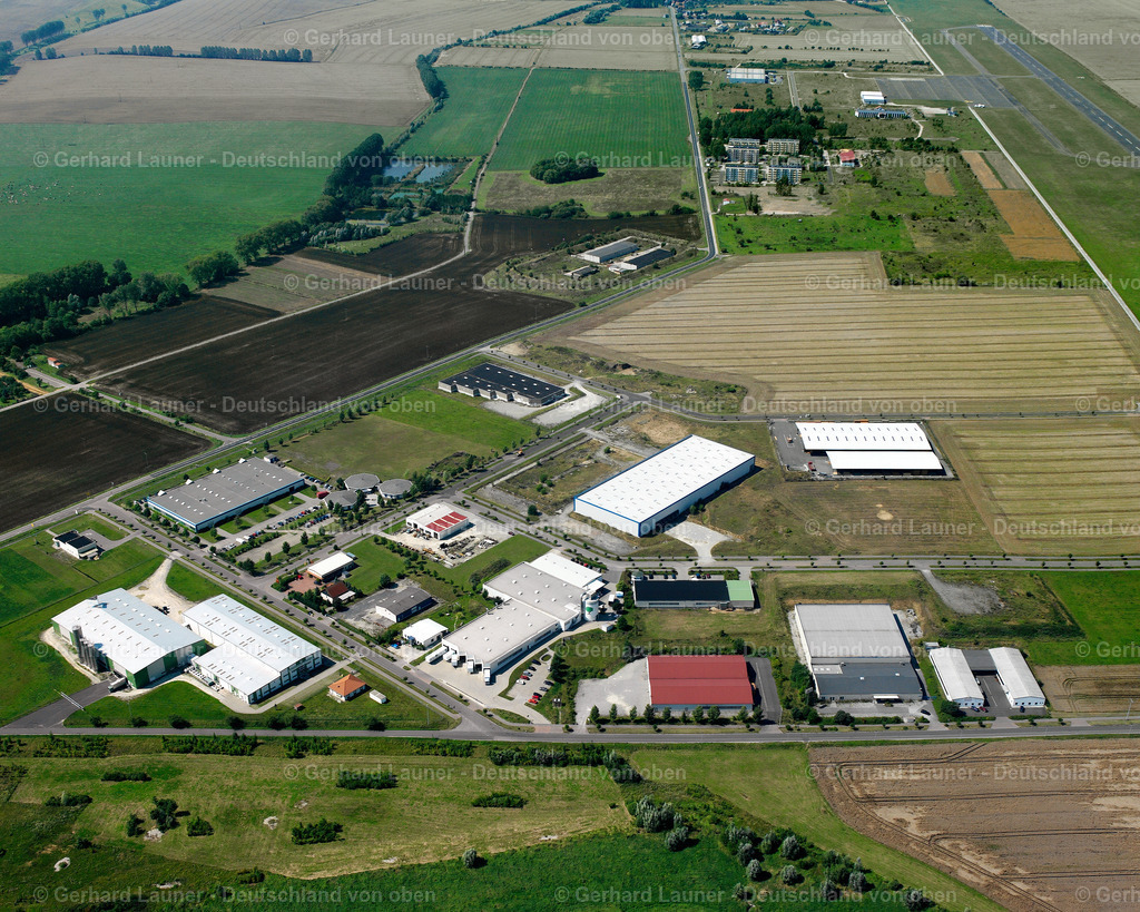 2589425 | SCHLOTHEIM 01.08.2005 Gewerbegebiet und Firmenansiedlung  in Schlotheim im Bundesland Thüringen, Deutschland // Industrial estate and company settlement  in Schlotheim in the state Thuringia, Germany Foto: Gerhard Launer