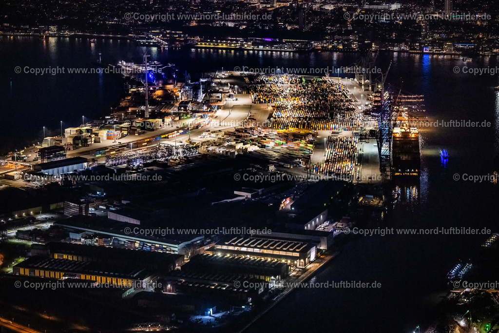 Hamburg_Containerterminal_Tollerort_HHLA_Nachtaufnahme_ELS_5886060325 | HAMBURG 06.03.2025 Nacht- Lichter und Beleuchtung Containerterminal Tollerort im Containerhafen des Überseehafen im Stadtteil Steinwerder in Hamburg. Weiterführende Informationen bei: EUROGATE GmbH & Co. KGaA, KG,  HPA Hamburg Port Authority,  Hamburger Hafen und Logistik Aktiengesellschaft. // Night lights and lighting at the Tollerort container terminal in the overseas port's container port in the Steinwerder district of Hamburg. Further information at: EUROGATE GmbH & Co. KGaA, KG,  HPA Hamburg Port Authority,  Hamburger Hafen und Logistik Aktiengesellschaft. Foto: Martin Elsen