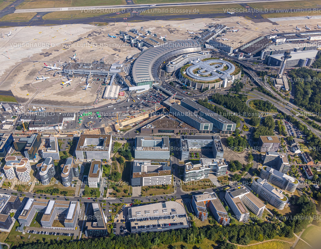 Duesseldorf220700495 | Luftbild, Flughafen Düsseldorf Airport, Abfertigungshalle, Unterrath, Düsseldorf, Rheinland, Nordrhein-Westfalen, Deutschland