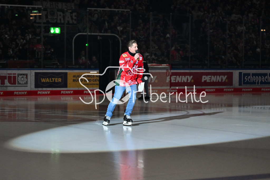 Augsburger Panther - Dresdner Eislöwen | AUGSBURG, DEUTSCHLAND - 06. MÄRZ: im Bild Alex DUSSMANN vor dem Match zwischen den Augsburger Panthern und den Dresdner Eislöwen am 49. Spieltag der Penny DEL im Curt Frenzel Stadion