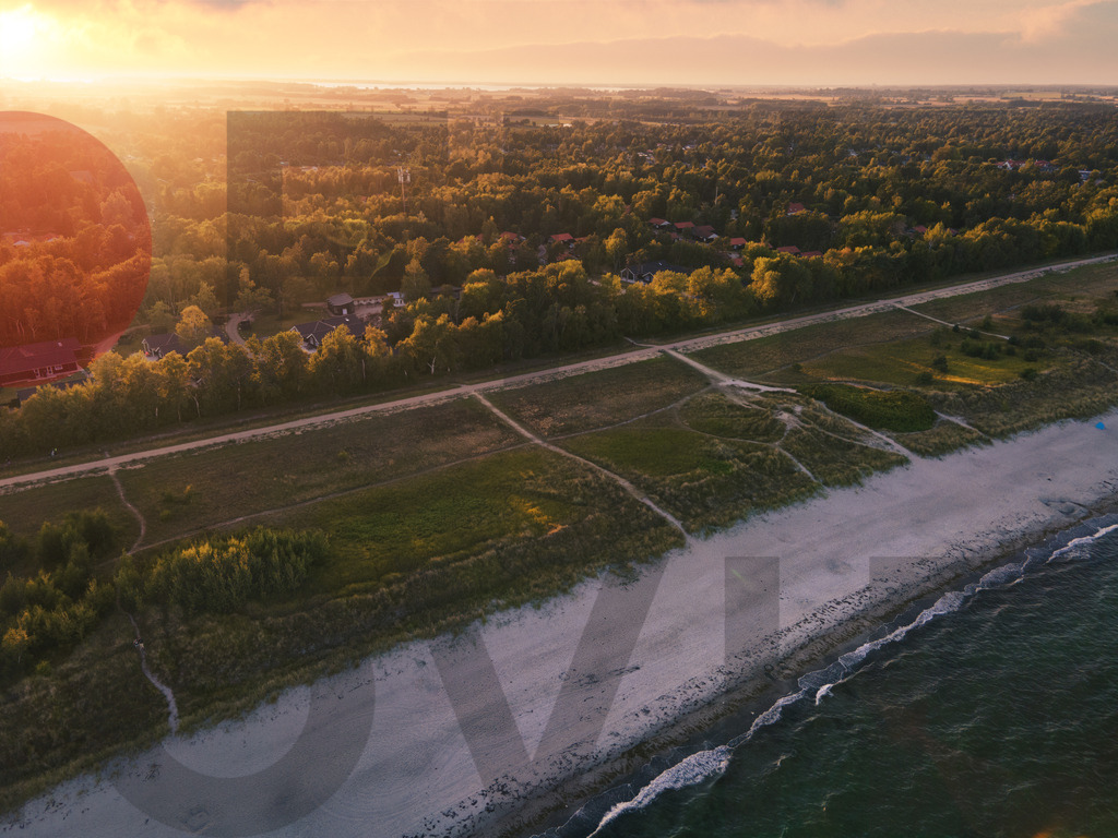 Dänemark 1 | Der wunderschöne Sonnenuntergang über der Ostseeküste Dänemarks. - Realisiert mit Pictrs.com