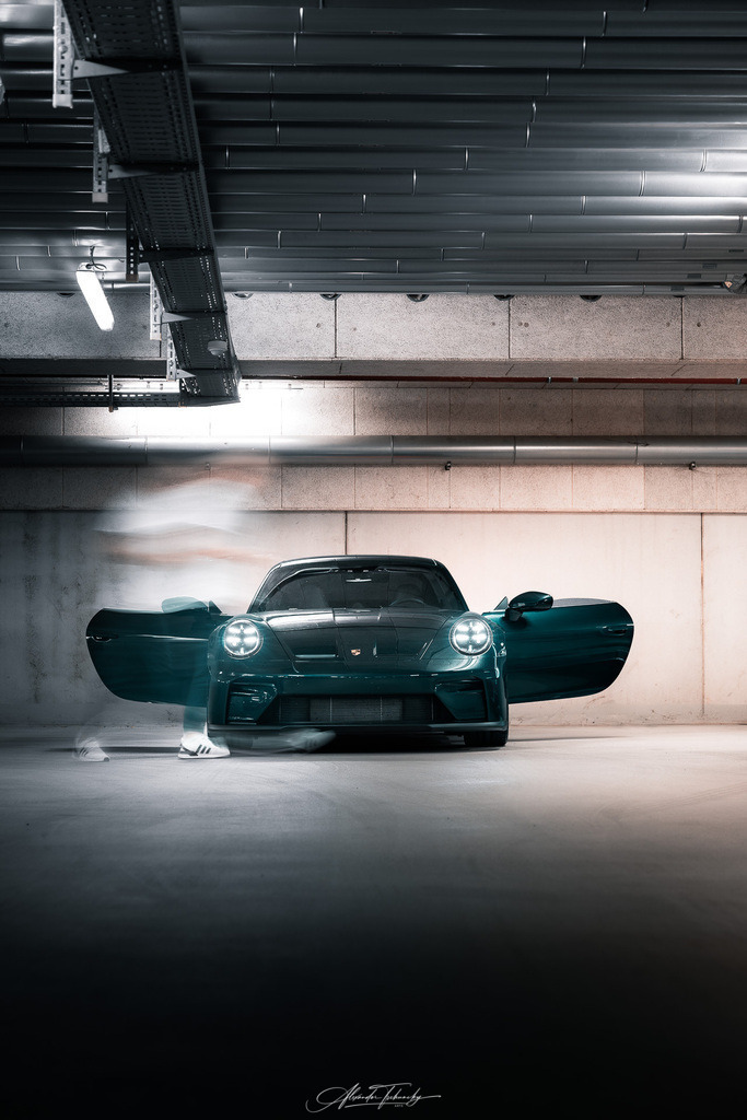 911 GT3 Touring Arlogrünmetallic | Entdecken Sie die faszinierende Welt von Alexander Tschuncky Arts: Kreative Fotografie, atemberaubende Automobilkunst und hochwertiger Bilderdruck. Lassen Sie sich inspirieren! - Realisiert mit Pictrs.com