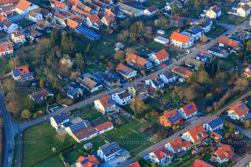 Luftbild: Jakob-Becker-Straße im Ortsteil Mörzheim in Landau im Bundesland Rheinland-Pfalz in Deutschland. Foto: IMG_086840.jpg vom 26.03.2016 durch Werner Riehm/FLY-FOTO.de